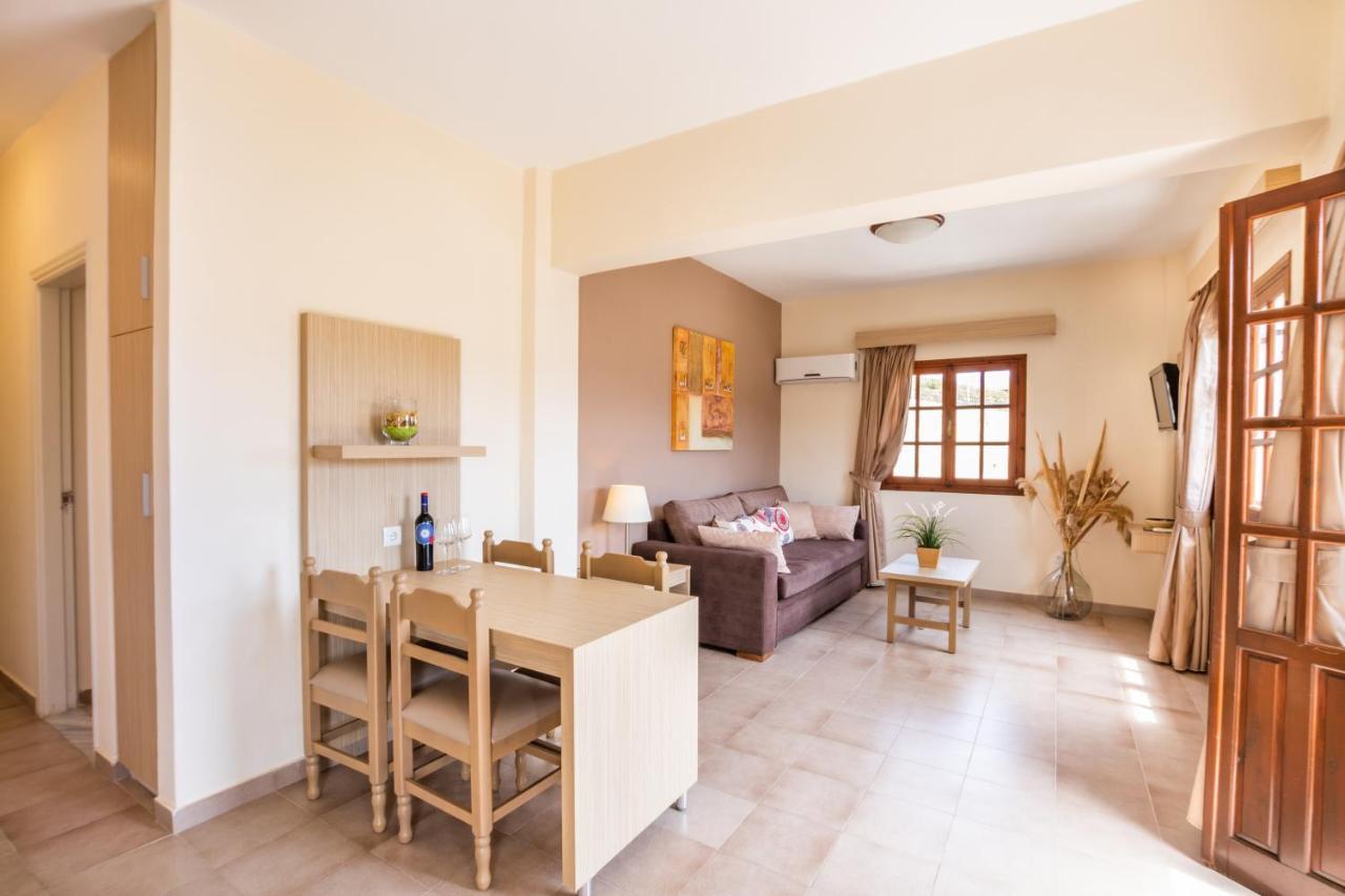 Aphrodite Luxury Studios & Apartments Karpathos Buitenkant foto
