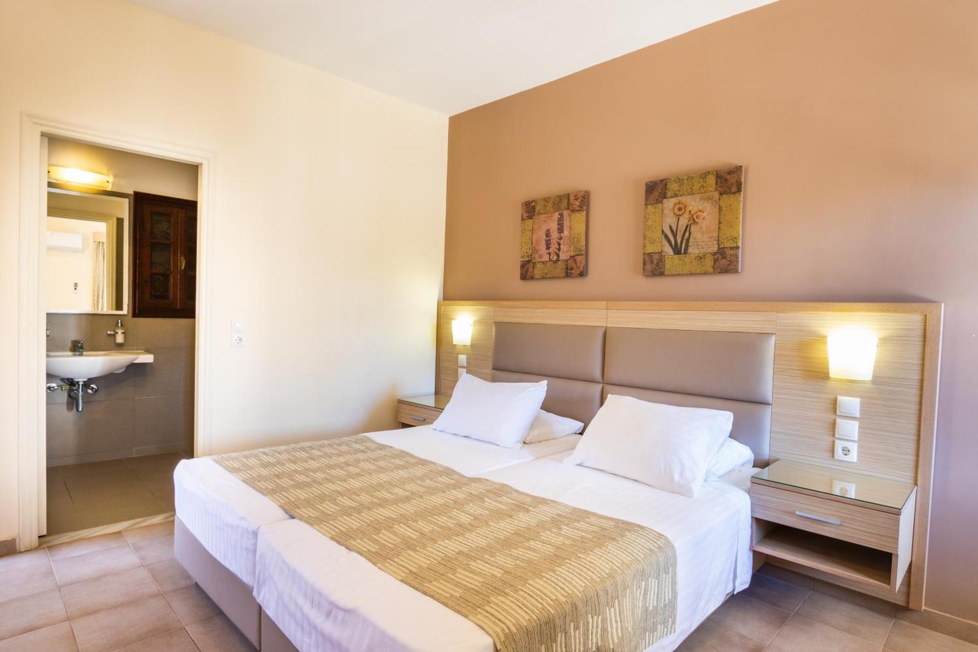 Aphrodite Luxury Studios & Apartments Karpathos Buitenkant foto