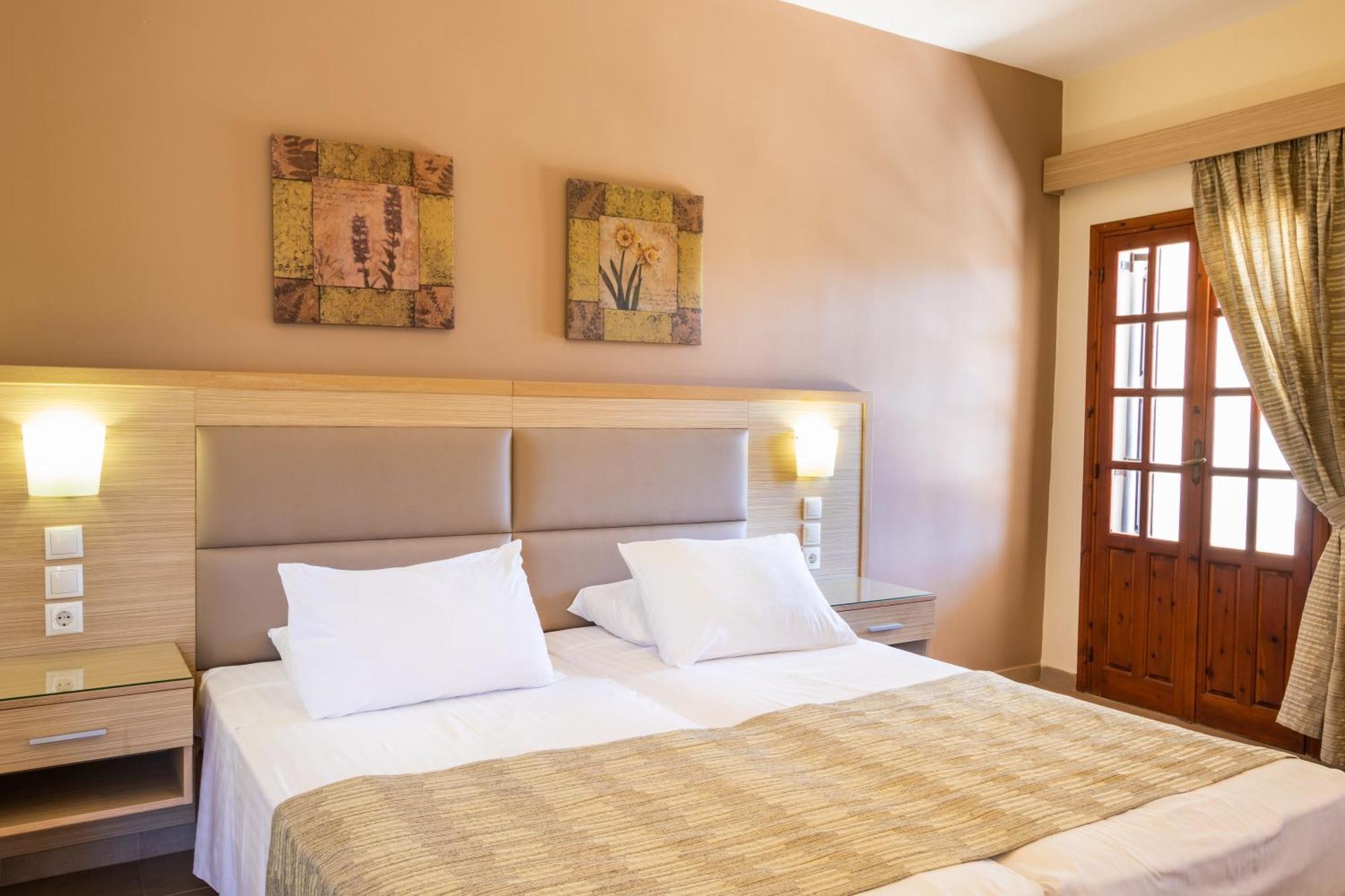 Aphrodite Luxury Studios & Apartments Karpathos Buitenkant foto