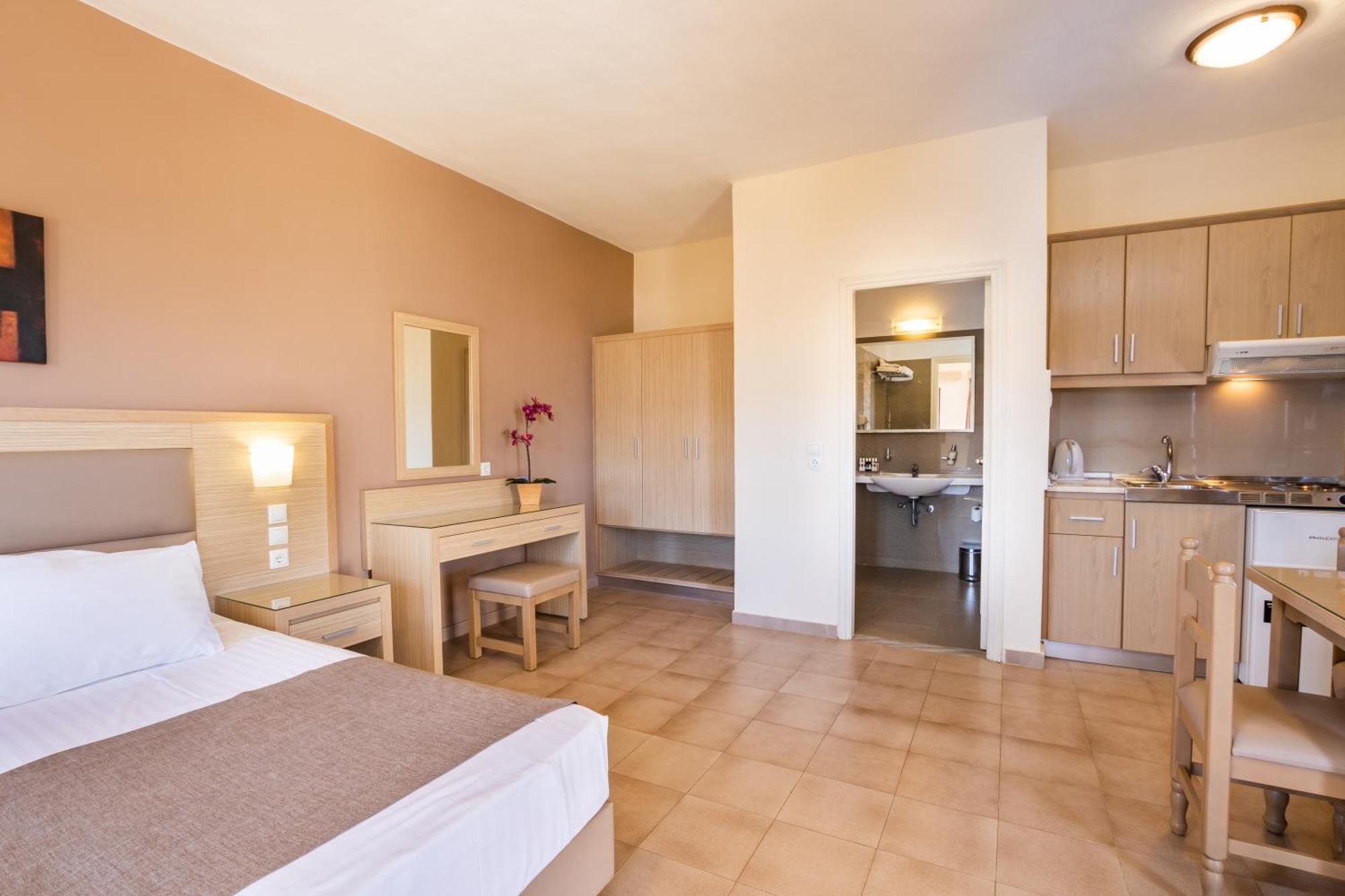 Aphrodite Luxury Studios & Apartments Karpathos Buitenkant foto