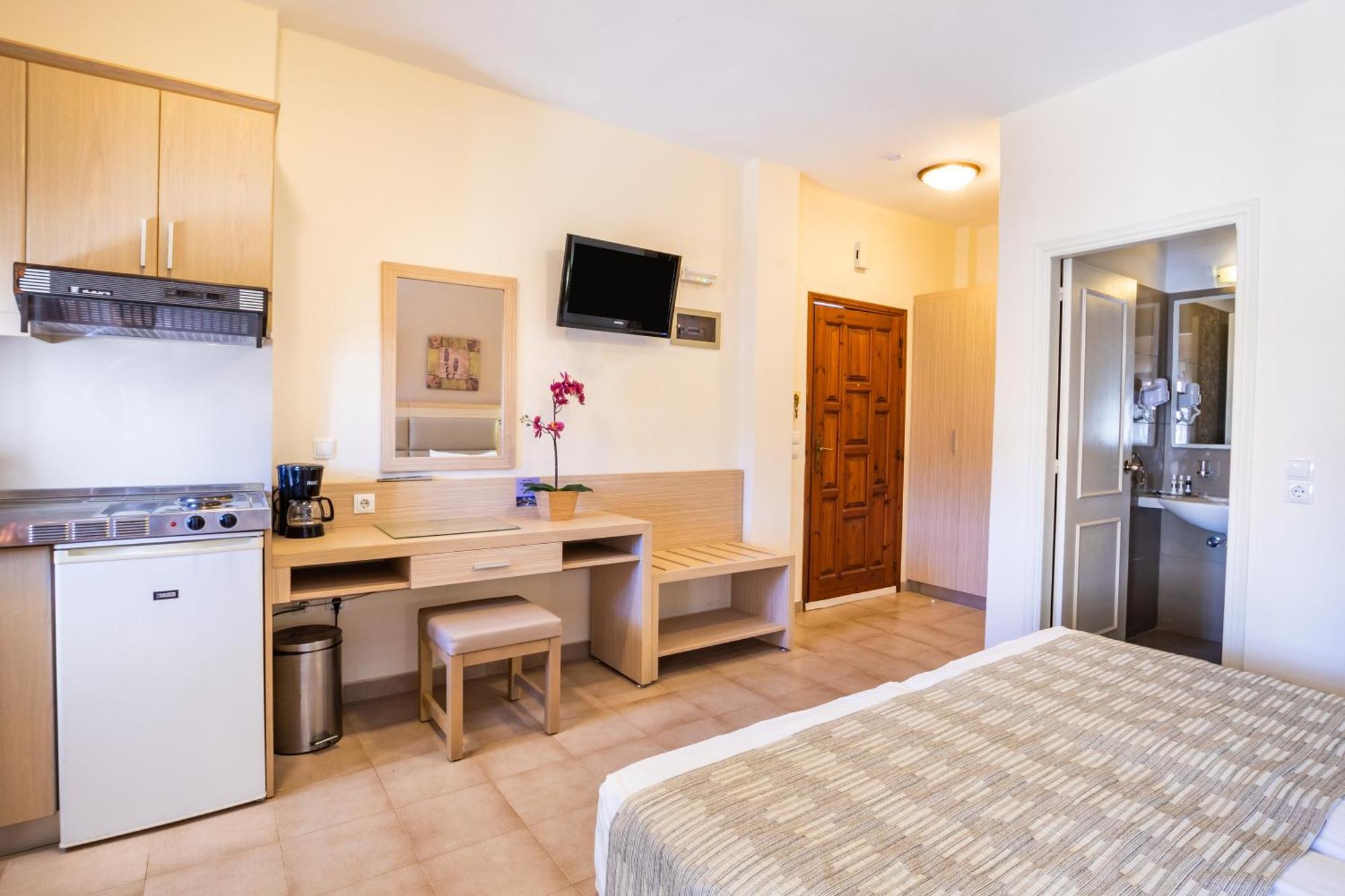Aphrodite Luxury Studios & Apartments Karpathos Buitenkant foto