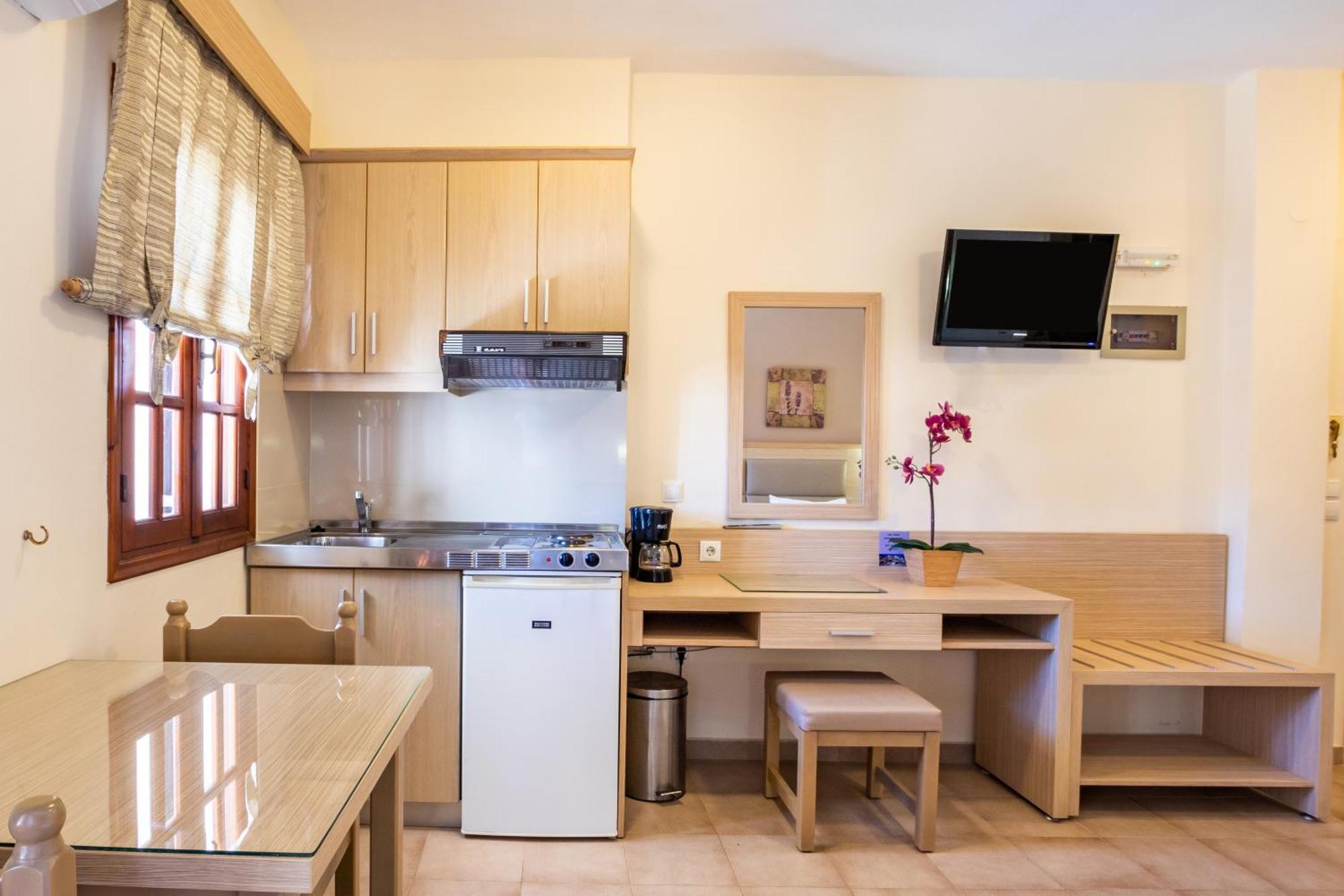 Aphrodite Luxury Studios & Apartments Karpathos Buitenkant foto